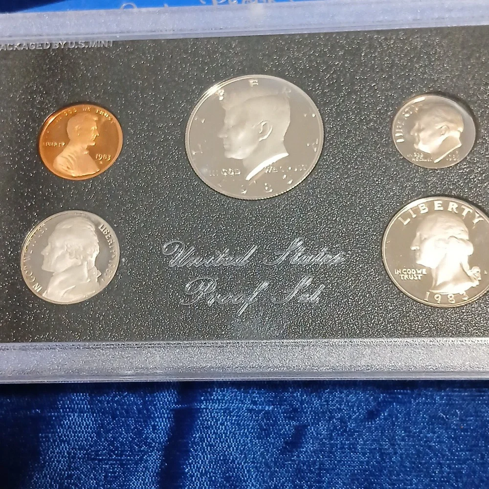 1983 United States Proof Sets - Picture 2 of 5